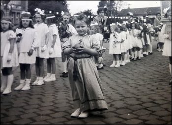 Procession09061947-07.jpg